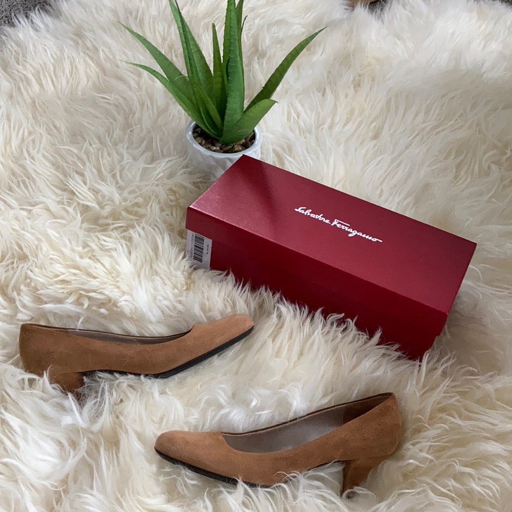 NIB Ferragamo “Nepal55” 5cm Pumps, Sz 7.5 (Retail $495)